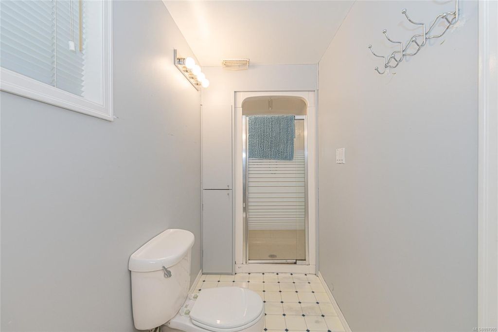 listing image 16047191086165460086