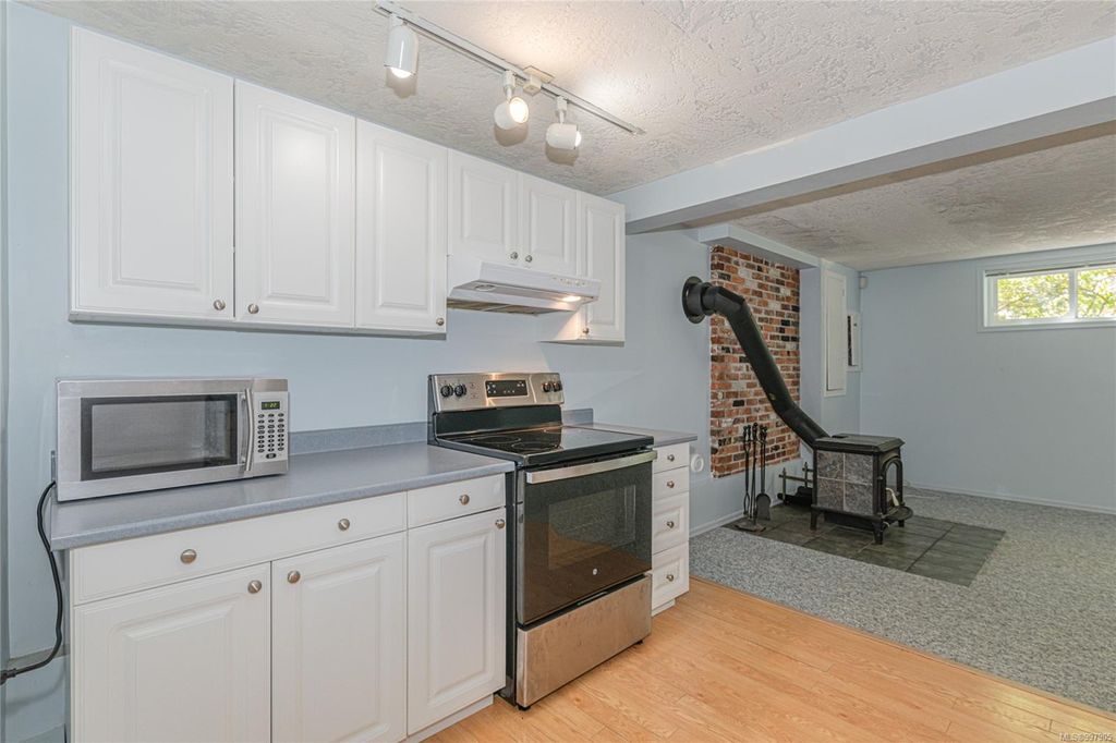 listing image 16048937730703502030