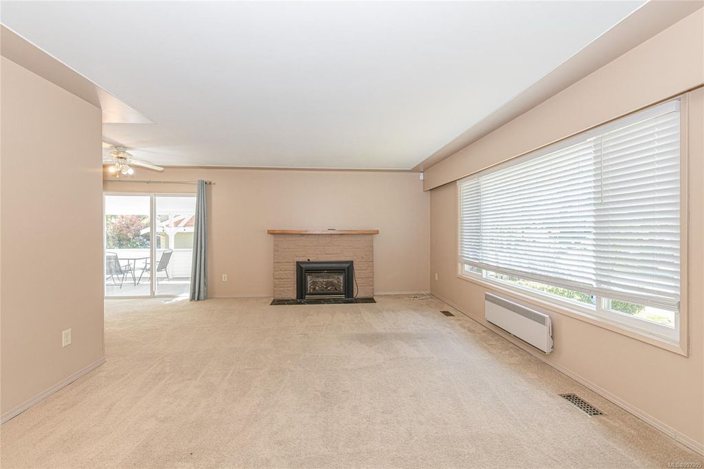 listing image 16041790856344672882