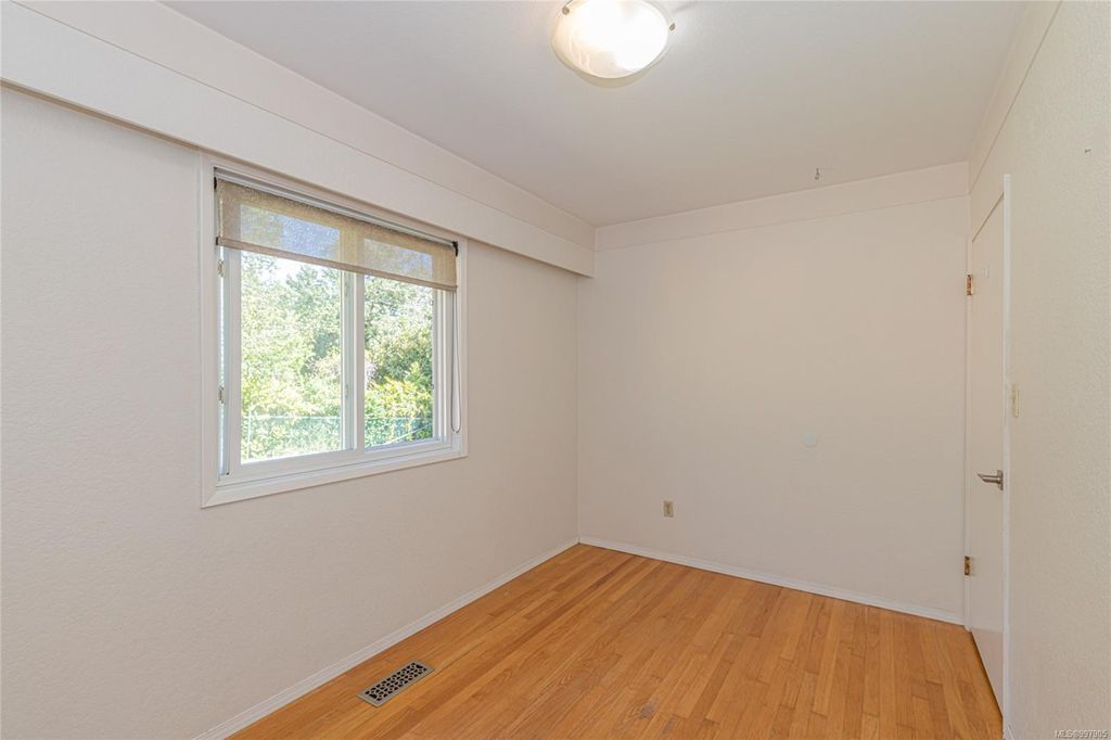 listing image 16049496835581336560