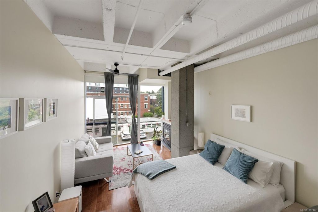 listing image 16041769727797445432