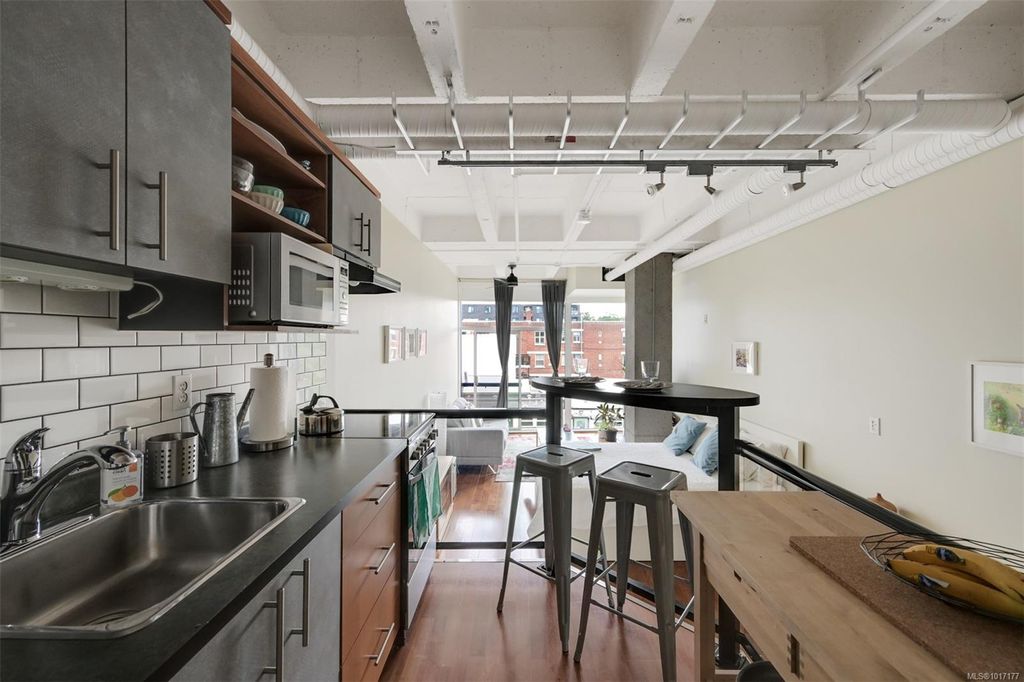 listing image 16048914245865643975