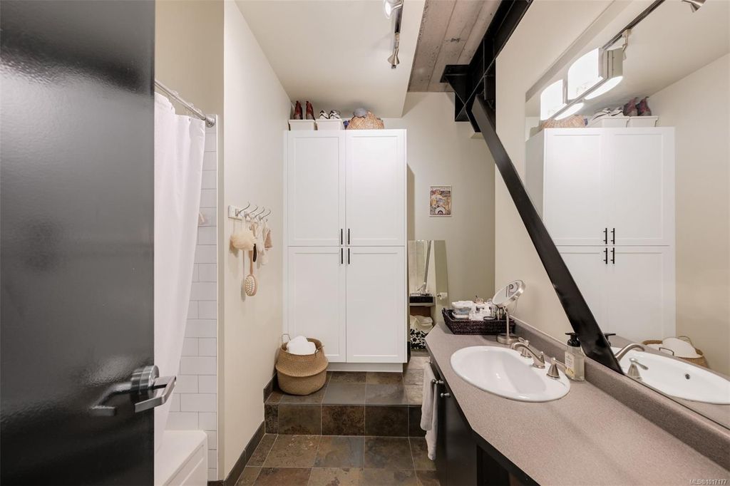 listing image 16040142281940364491