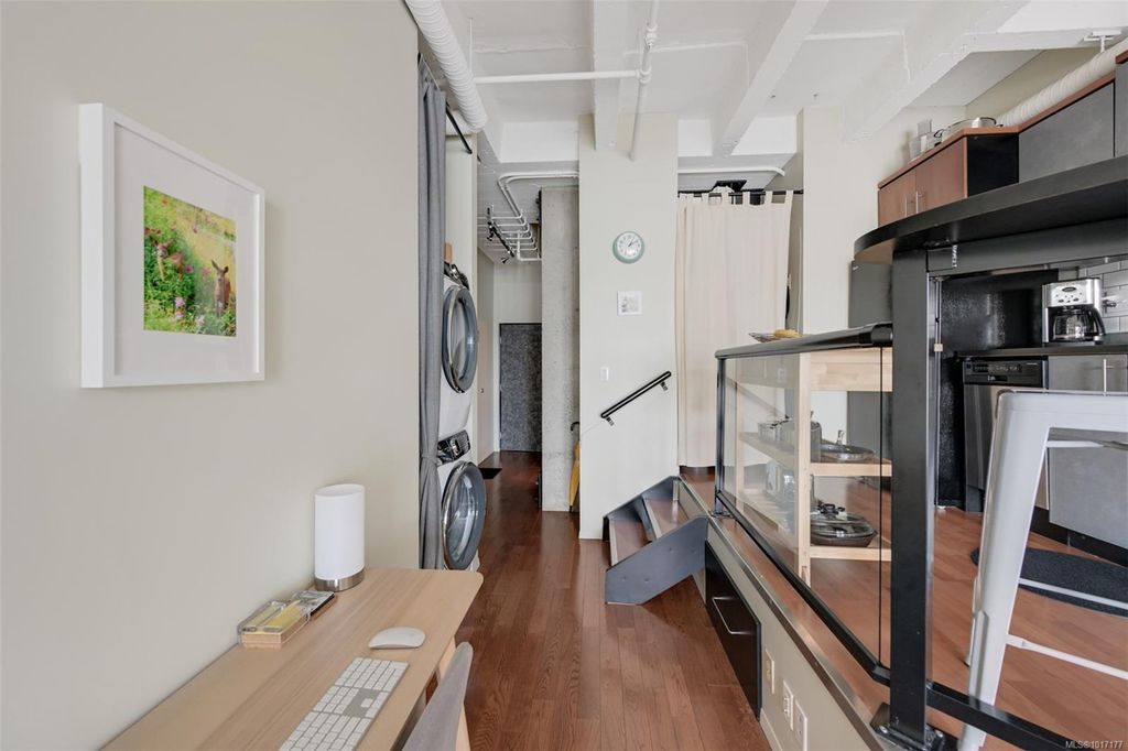 listing image 16041447584154359738