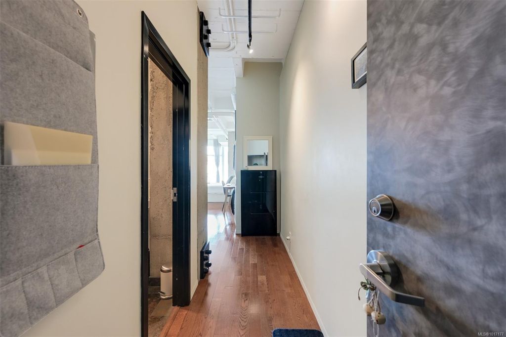 listing image 16049165049723169015
