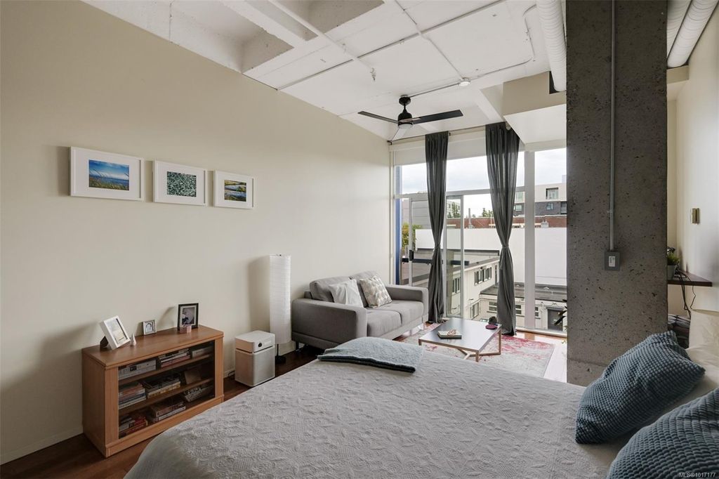 listing image 16047220874814939939