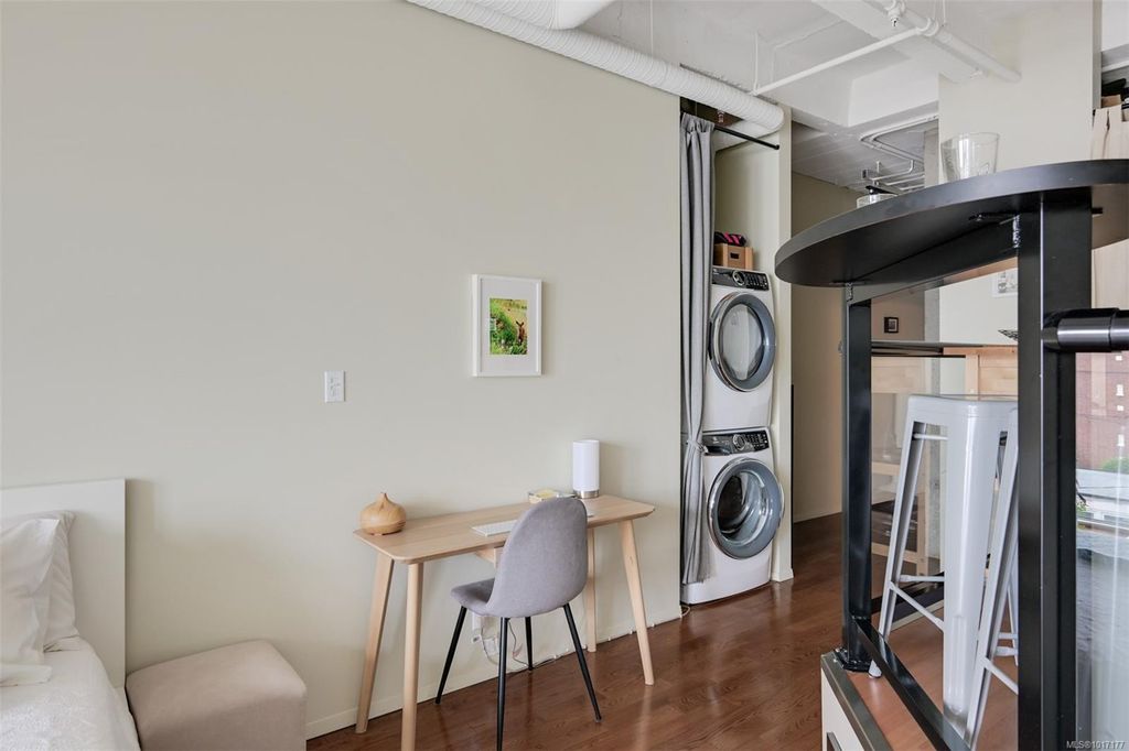 listing image 16043301013107326720