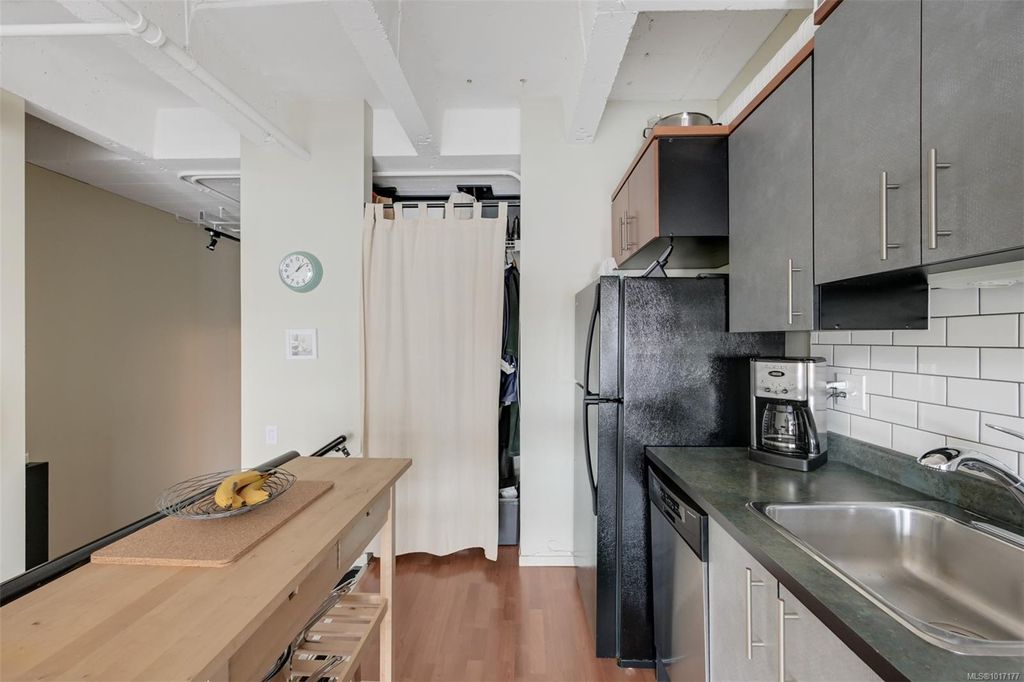 listing image 16045647131645244189