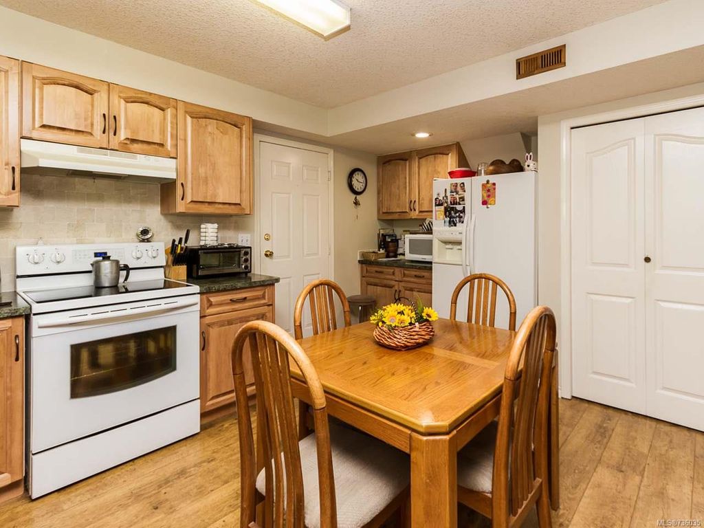 listing image 16043880713847036830