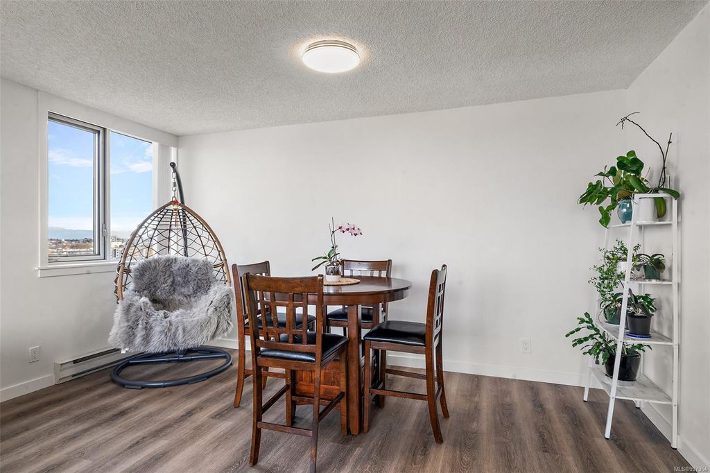 listing image 16048835700101745925