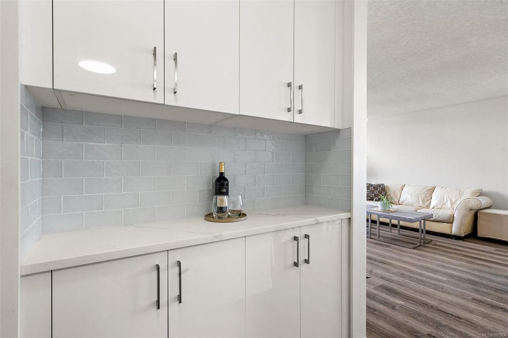 listing image 16046878283987853553