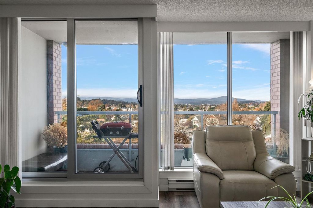 listing image 16044492159393847903