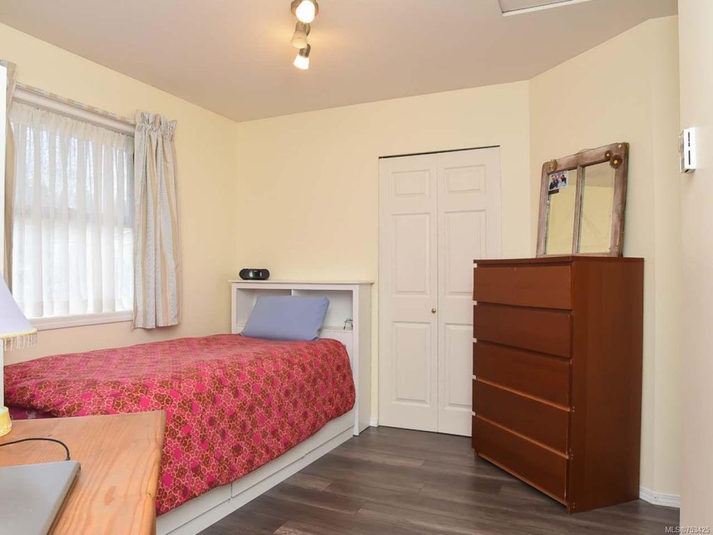 listing image 16041943014073456059