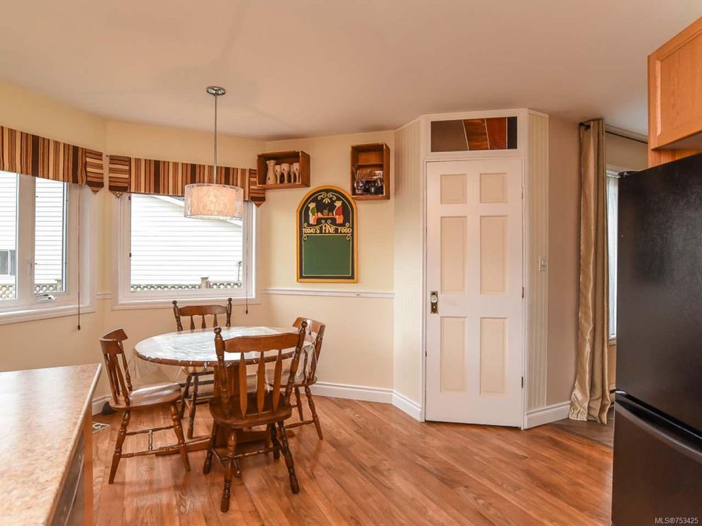 listing image 16047690252297390298