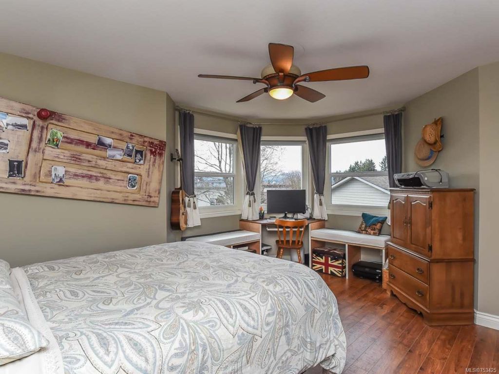 listing image 16044215747555112481
