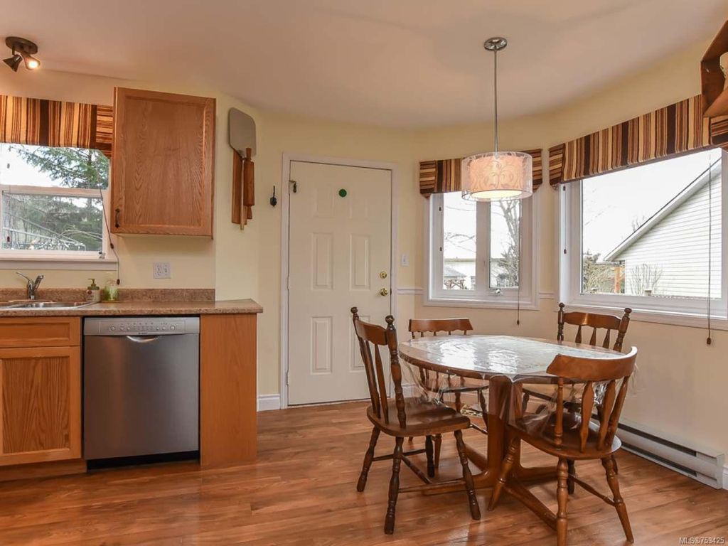 listing image 16040894543471930278