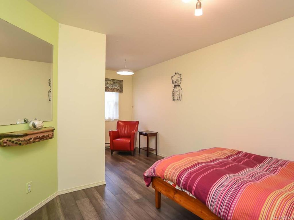 listing image 16046539994884790103