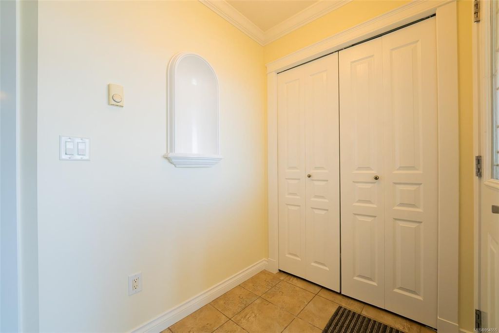 listing image 16049094410300655741