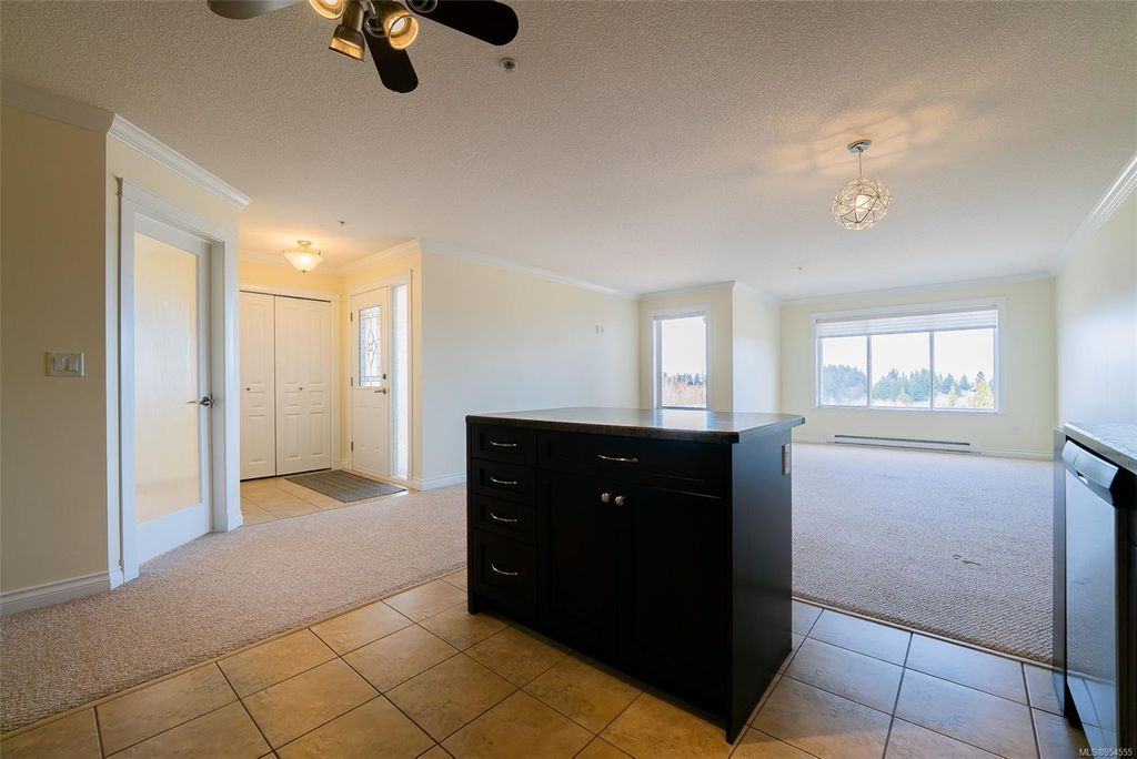 listing image 16042690561128990563