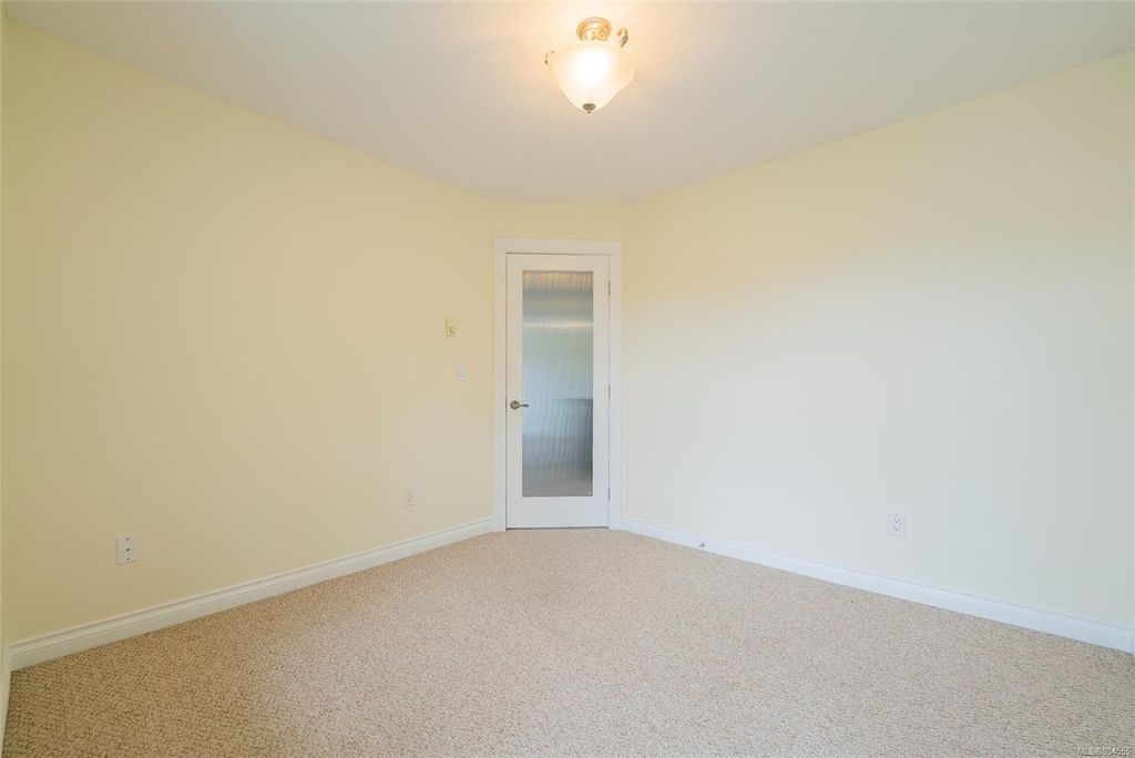 listing image 16049846694460688384