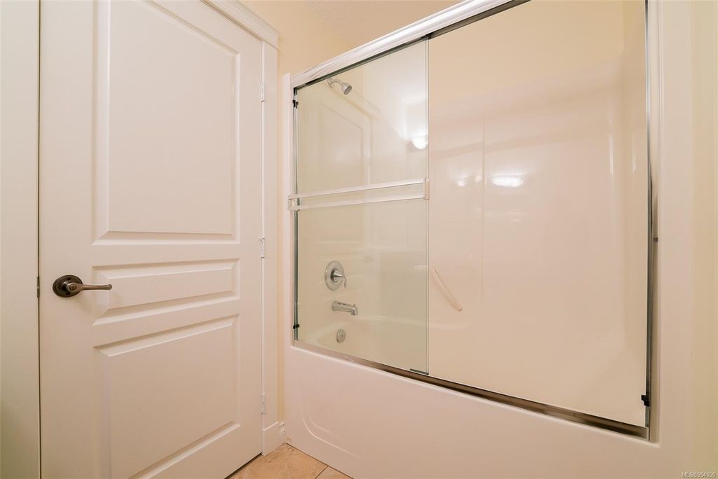 listing image 16042722309914606055