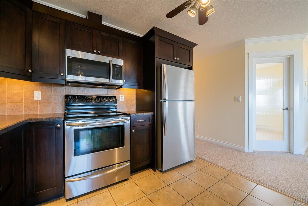 listing image 16049864248434848338