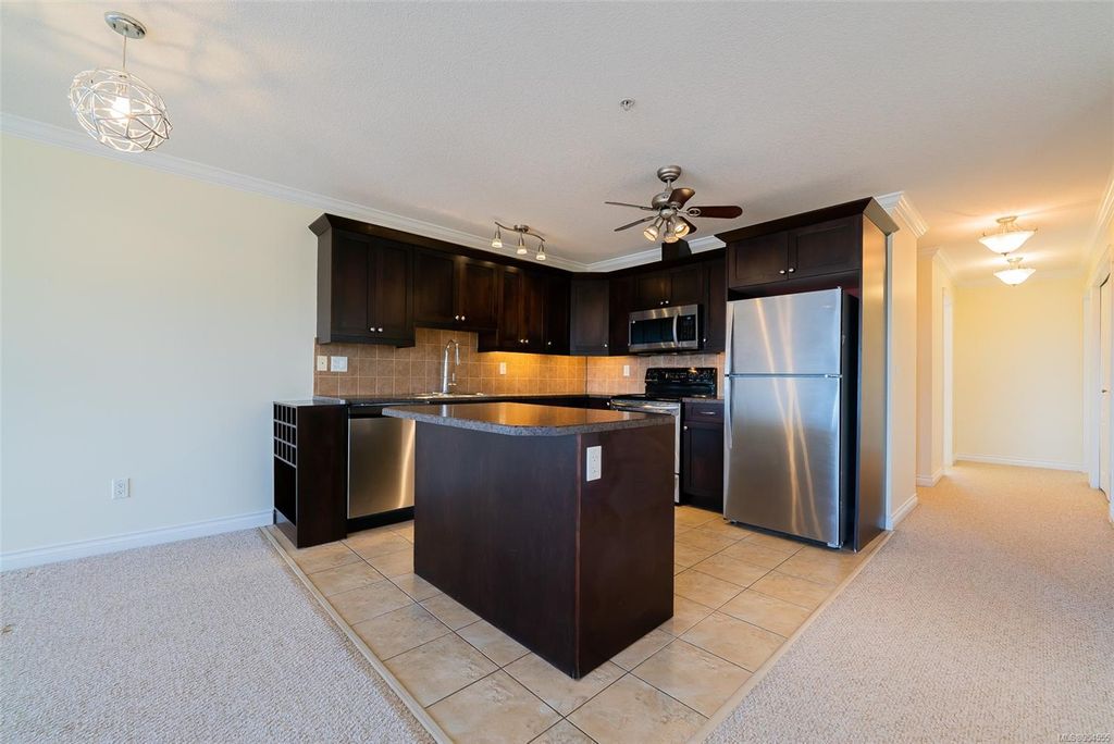 listing image 16041302213192780086
