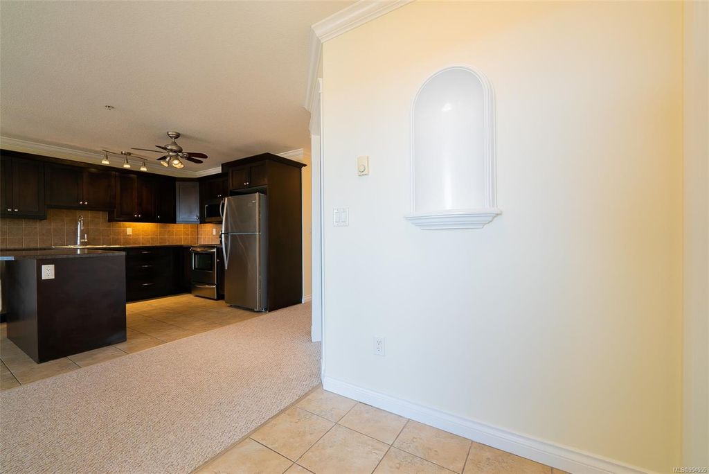 listing image 16043520847772419207