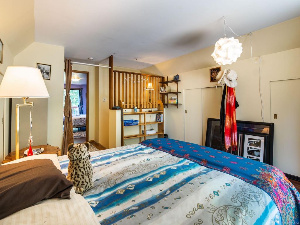 listing image 16046272365765495414