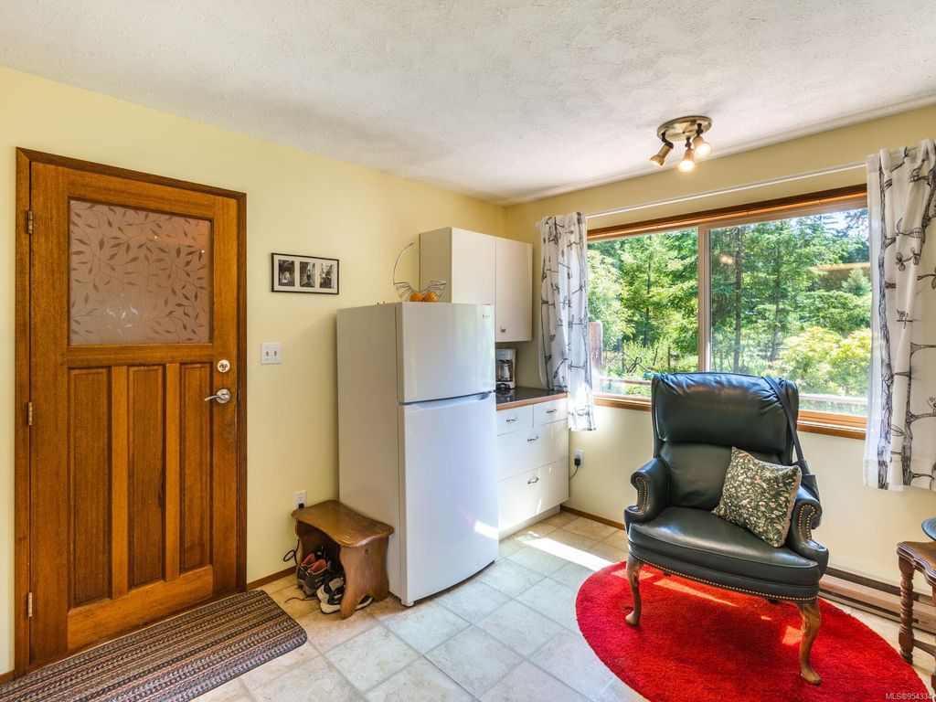 listing image 16044608202291205075