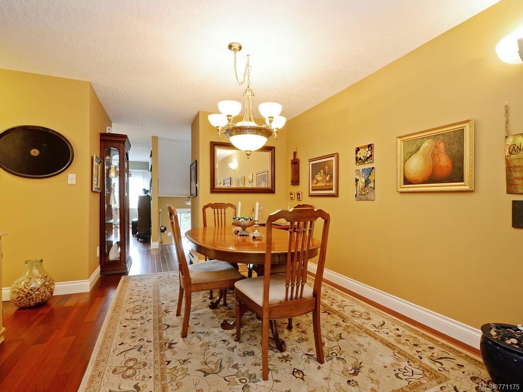listing image 16048908798559644601