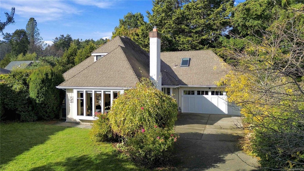 3818 BEACHVIEW PL, SAANICH, BC V8P 5N8 - Image 3091563331.jpeg?d=l