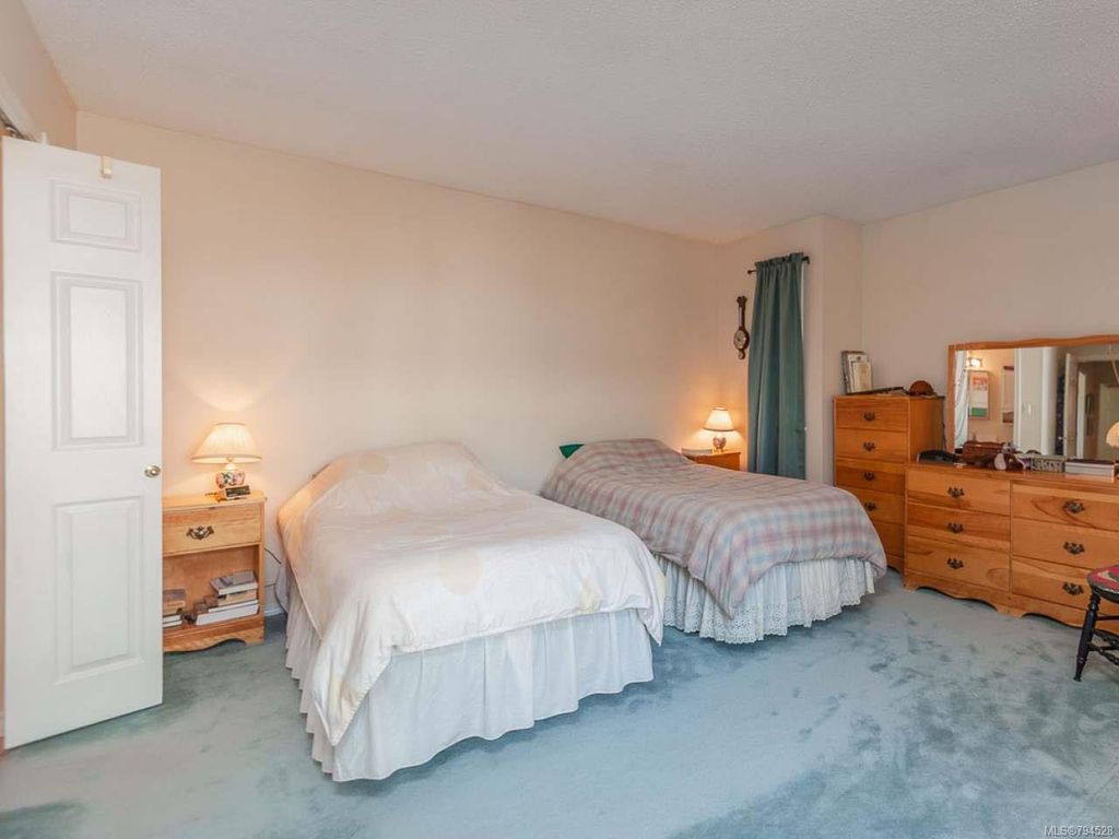 listing image 16048310833990818899
