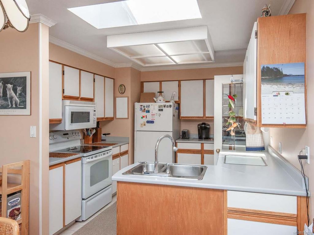 listing image 16048660343558621336