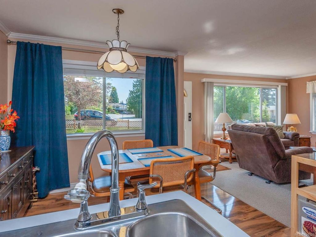 listing image 16047272710897762533