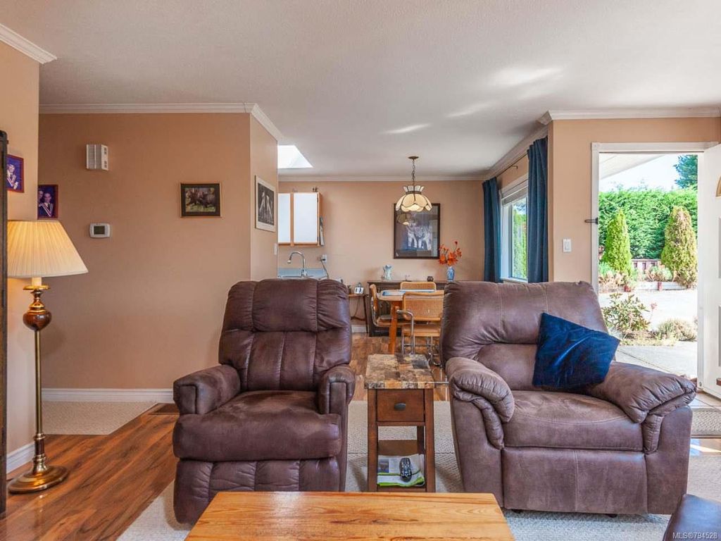 listing image 16041429686616055779
