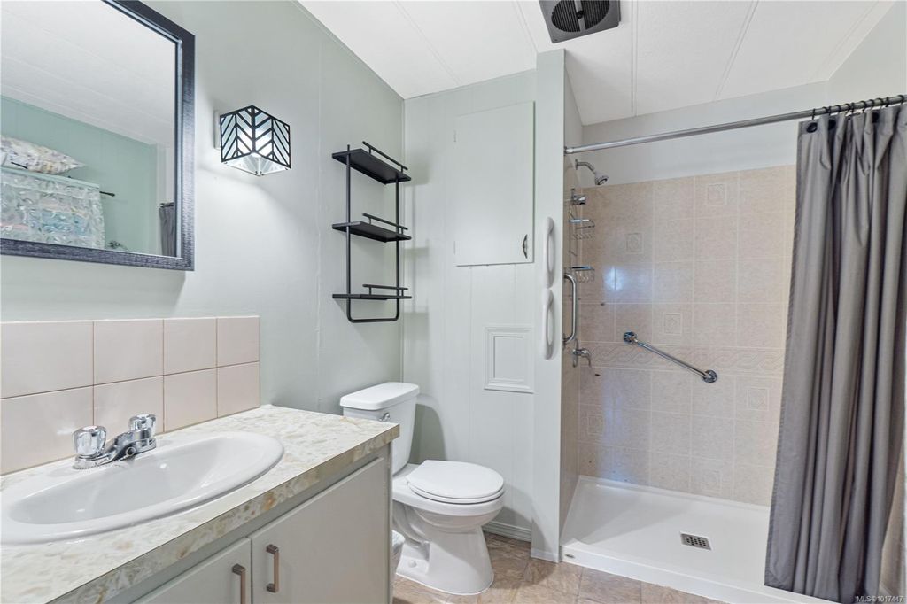 listing image 16045875929862333916