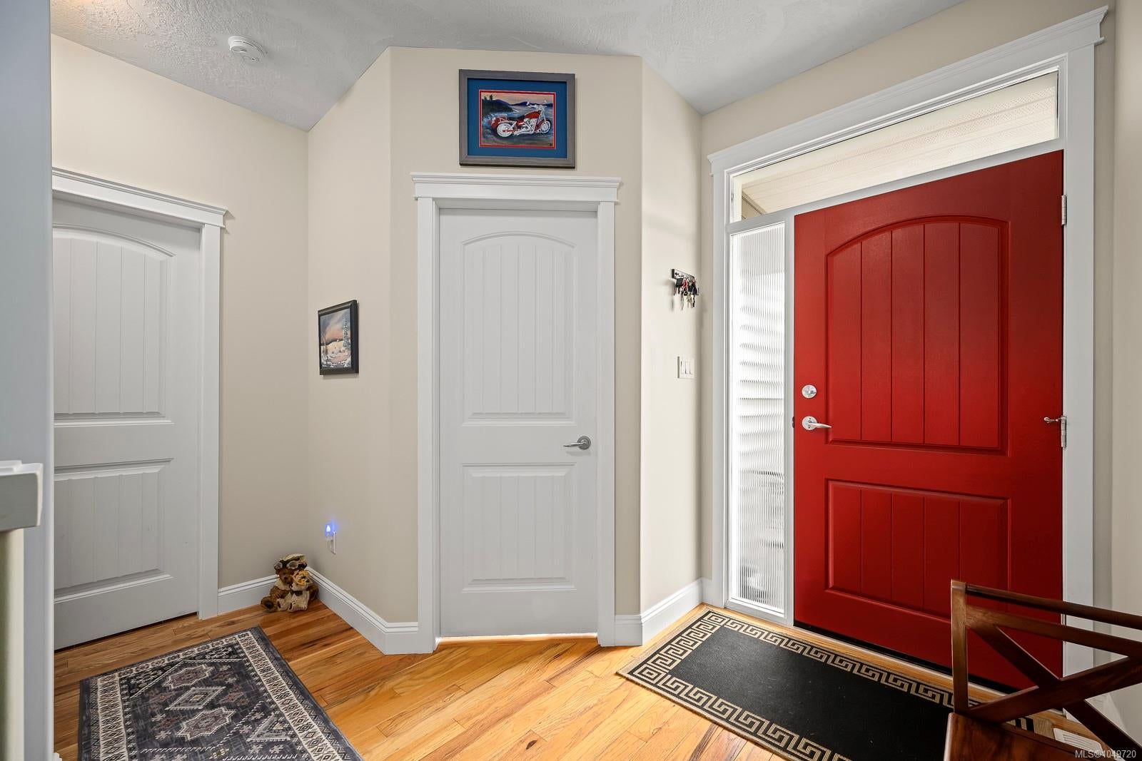 2462 Canuck Pl