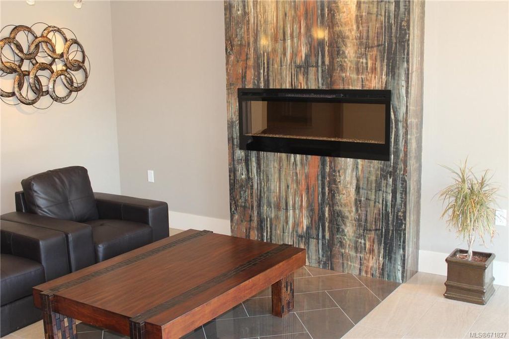 listing image 16049083279928989346