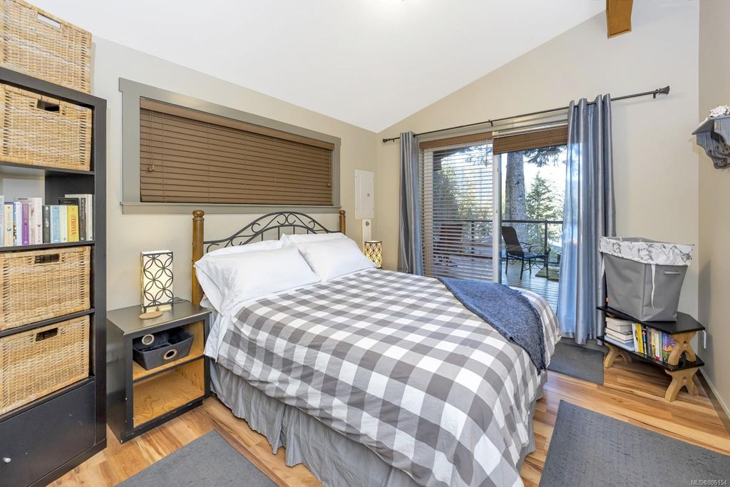 listing image 16048288835210416636