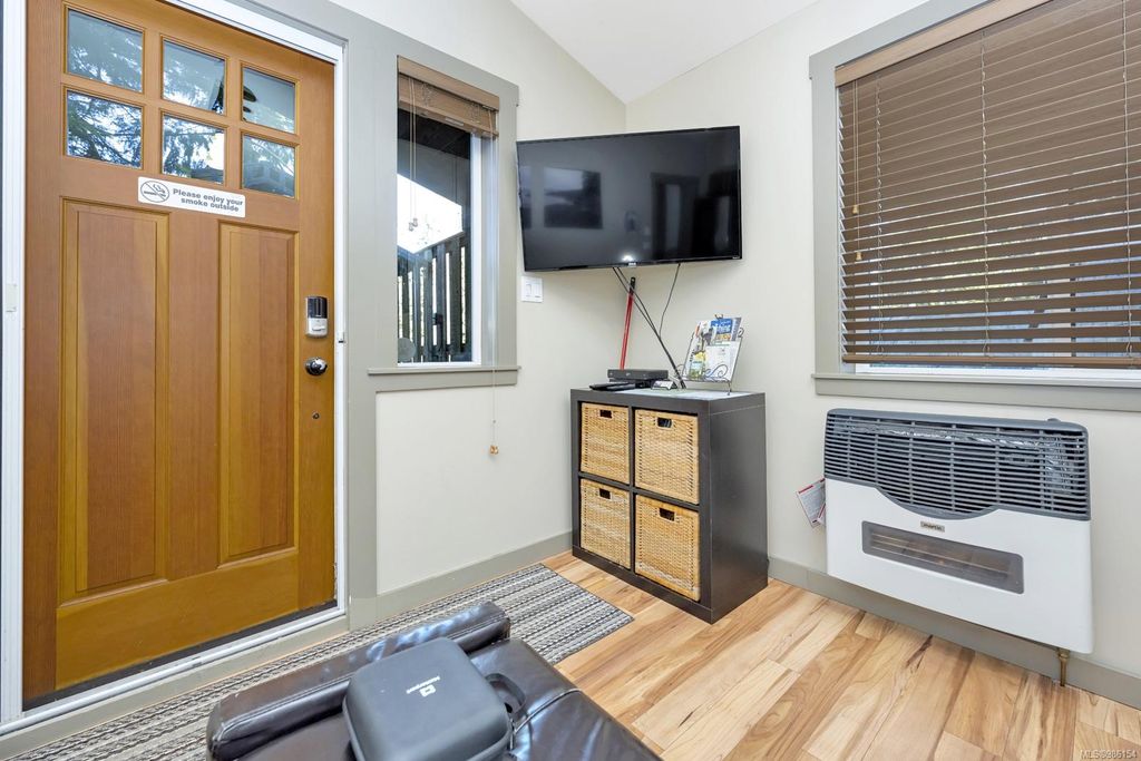 listing image 16042646372342829324