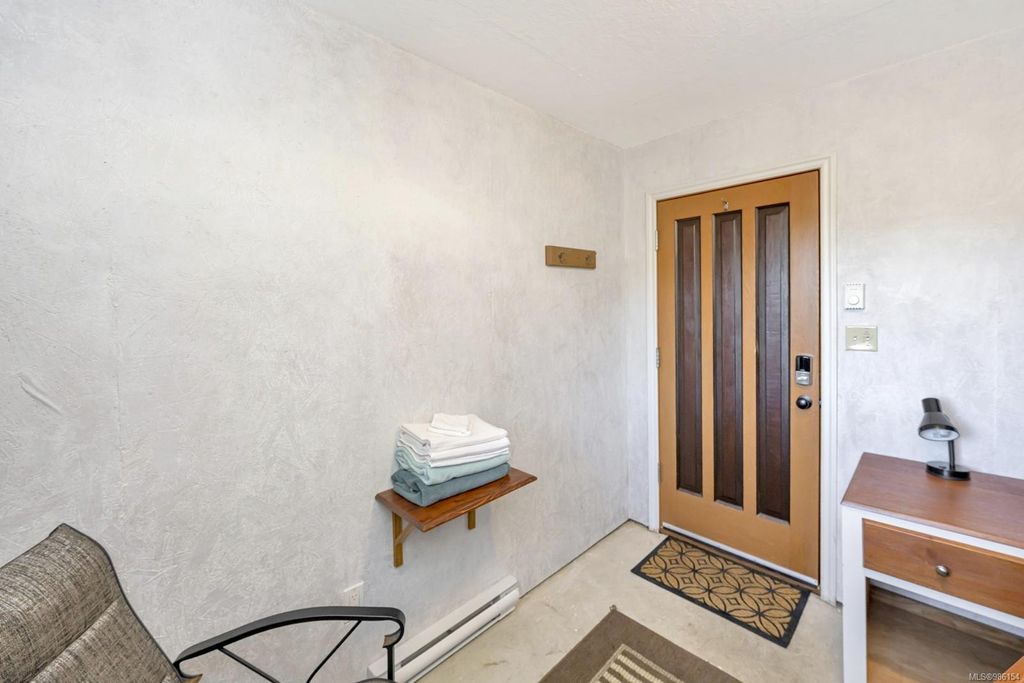 listing image 16049361290408112605