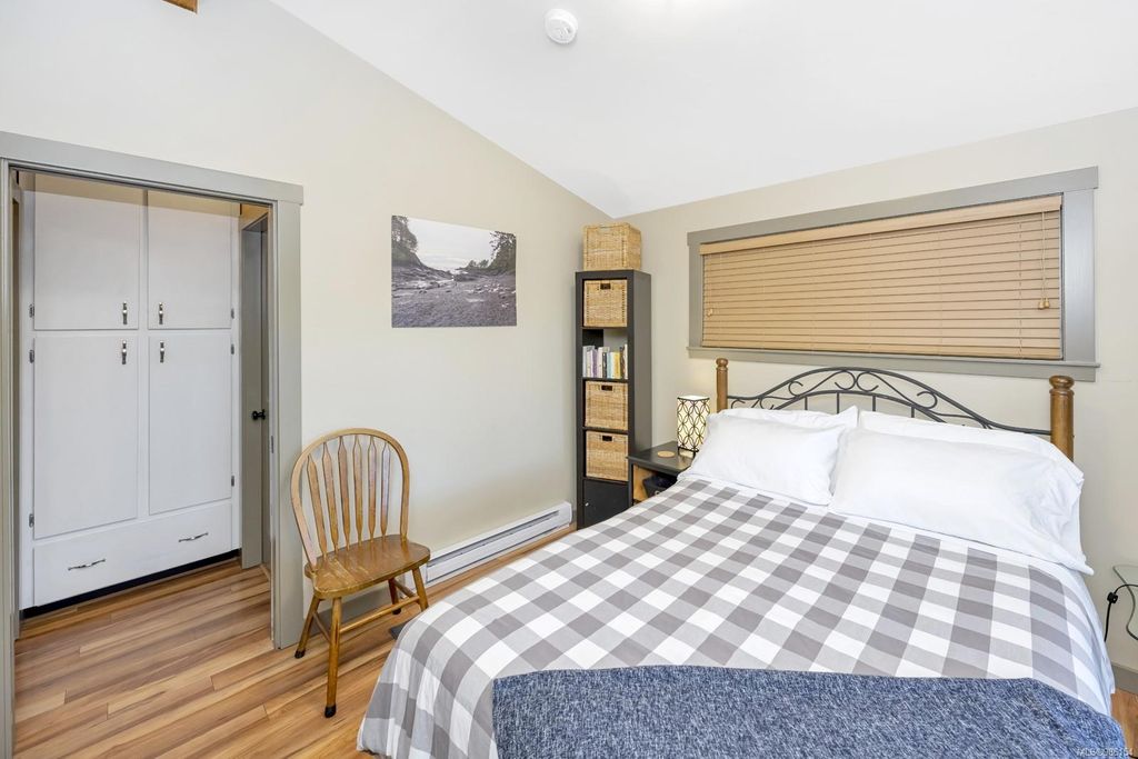listing image 16042466901175858640