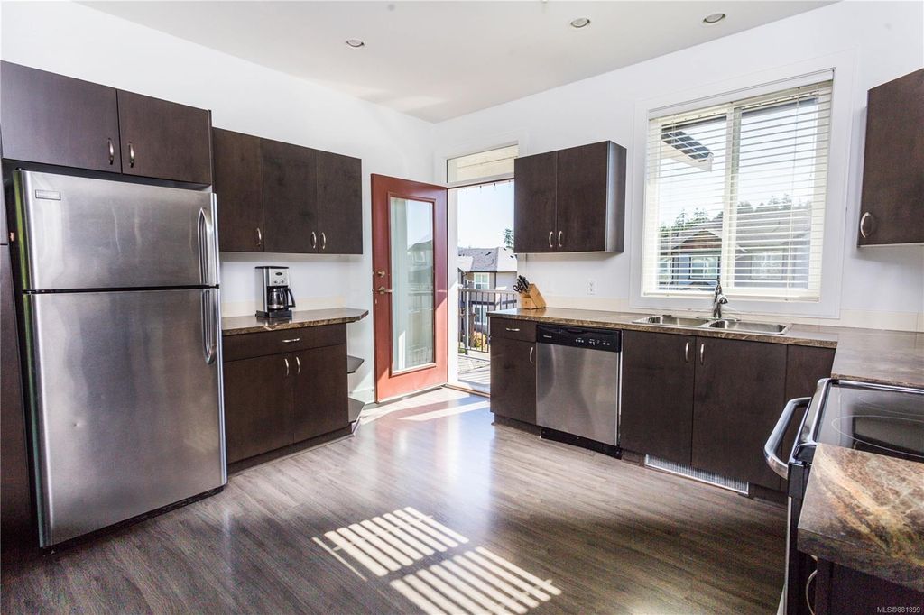 listing image 16043869851059939098