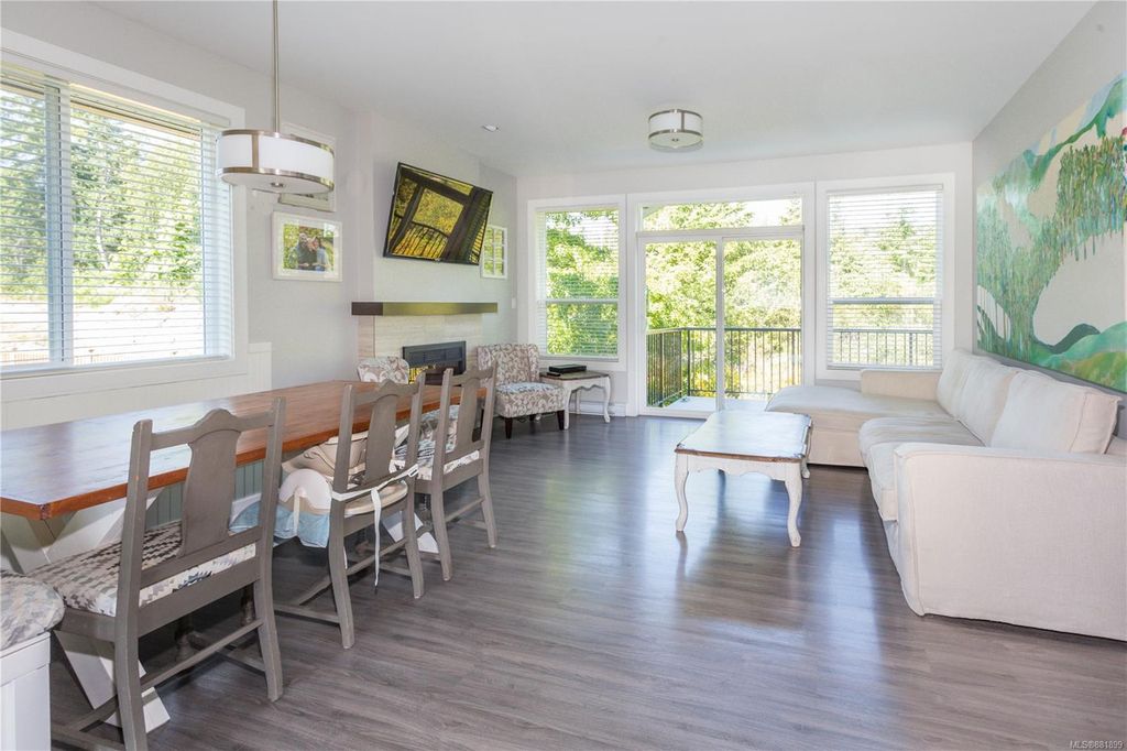 listing image 16044562073561911666