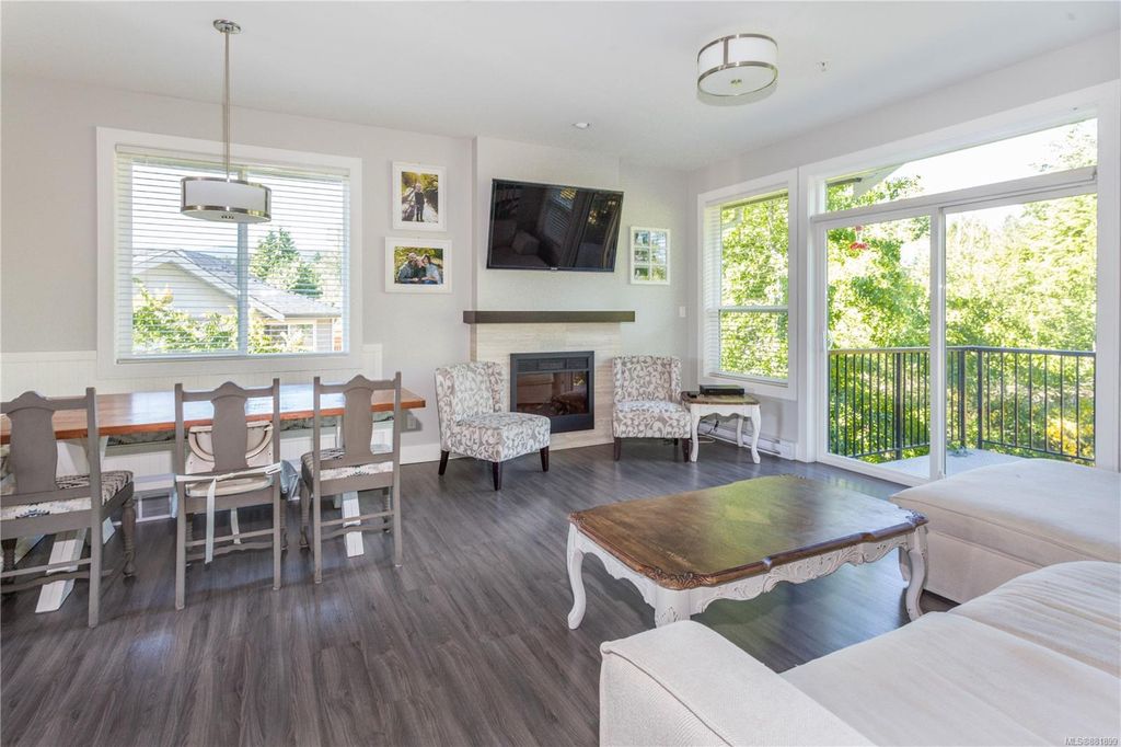 listing image 16045574782720081395