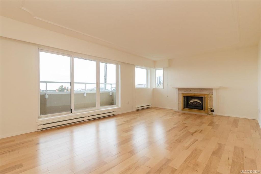 listing image 16047220258248667829