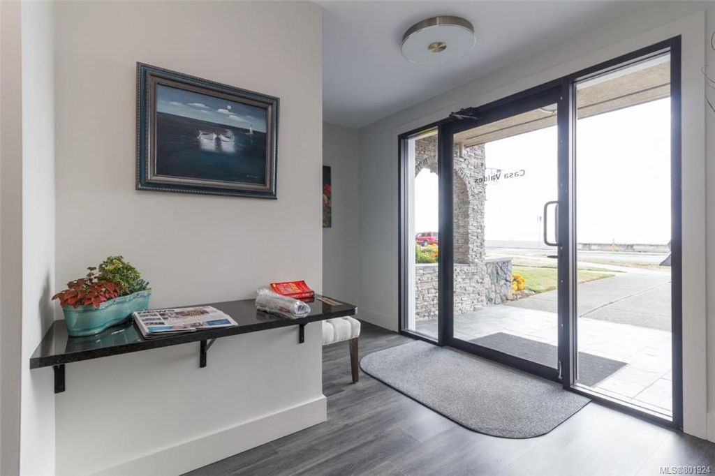 listing image 16049145840122505455