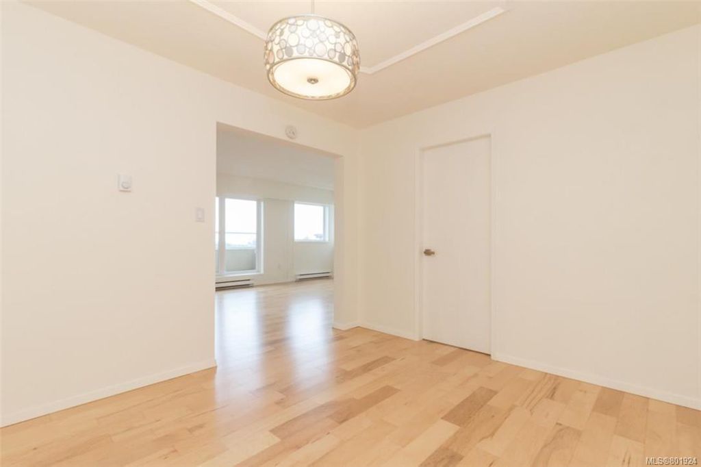 listing image 16049481156086258014