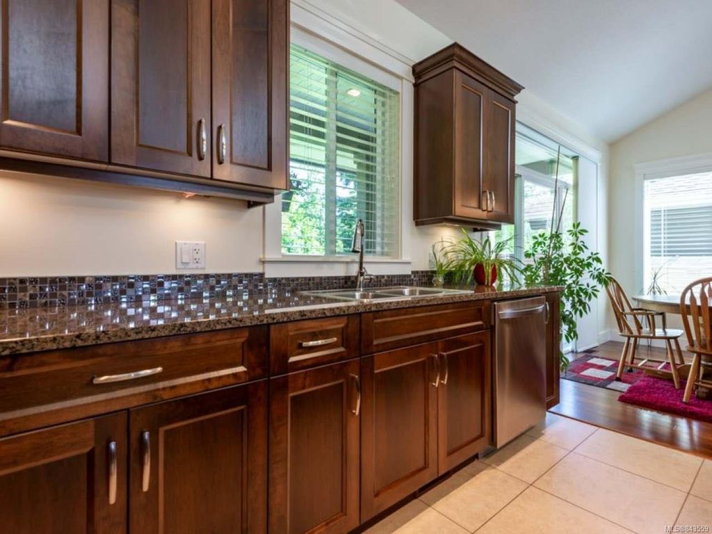 listing image 16040660187840772392